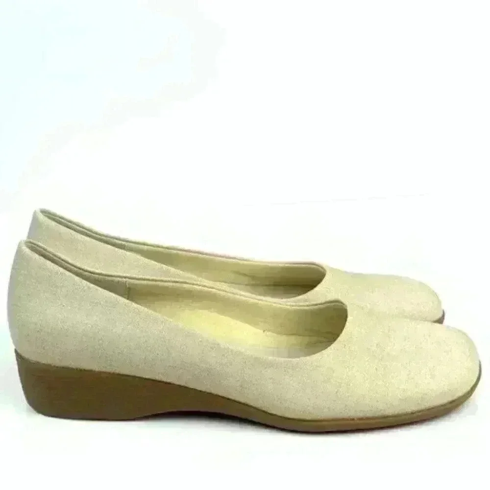 Fanfares womans flats Jeanne size 10 beige loafers 90s vintage